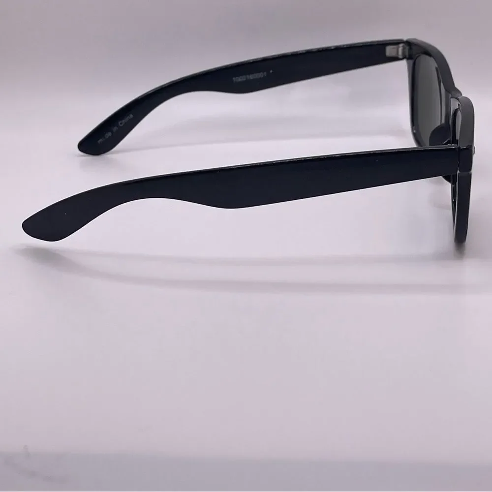 Black Wayfarer Silhouette Sunglasses with Green Lenses Unisex